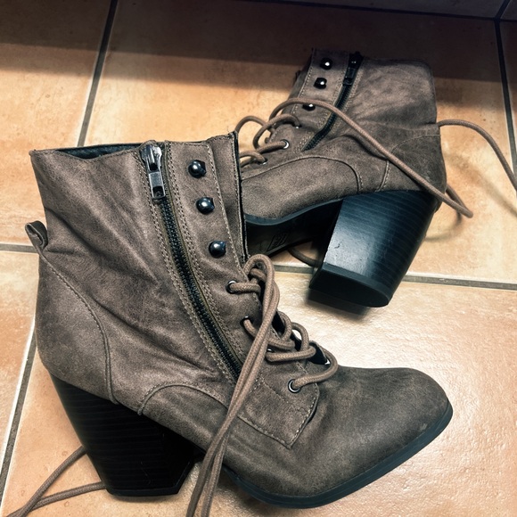 Booties - Picture 5 of 6